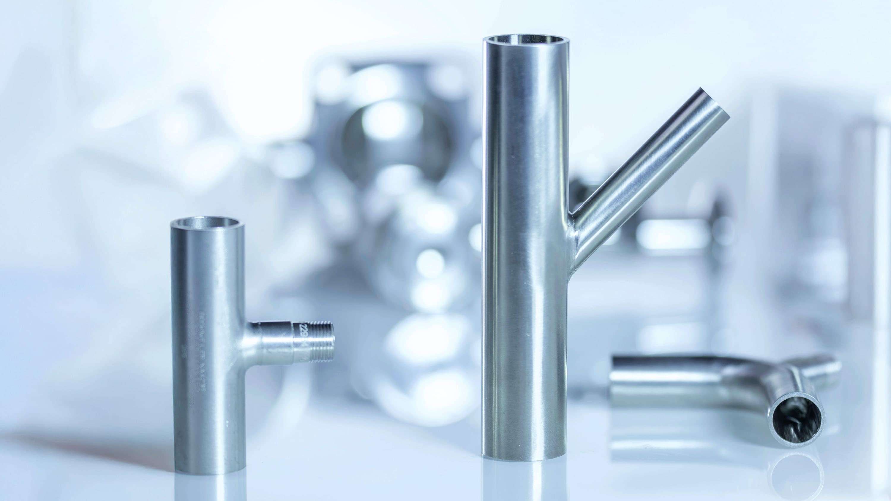 Various stainless steel fittings manufactured according to customer requirements