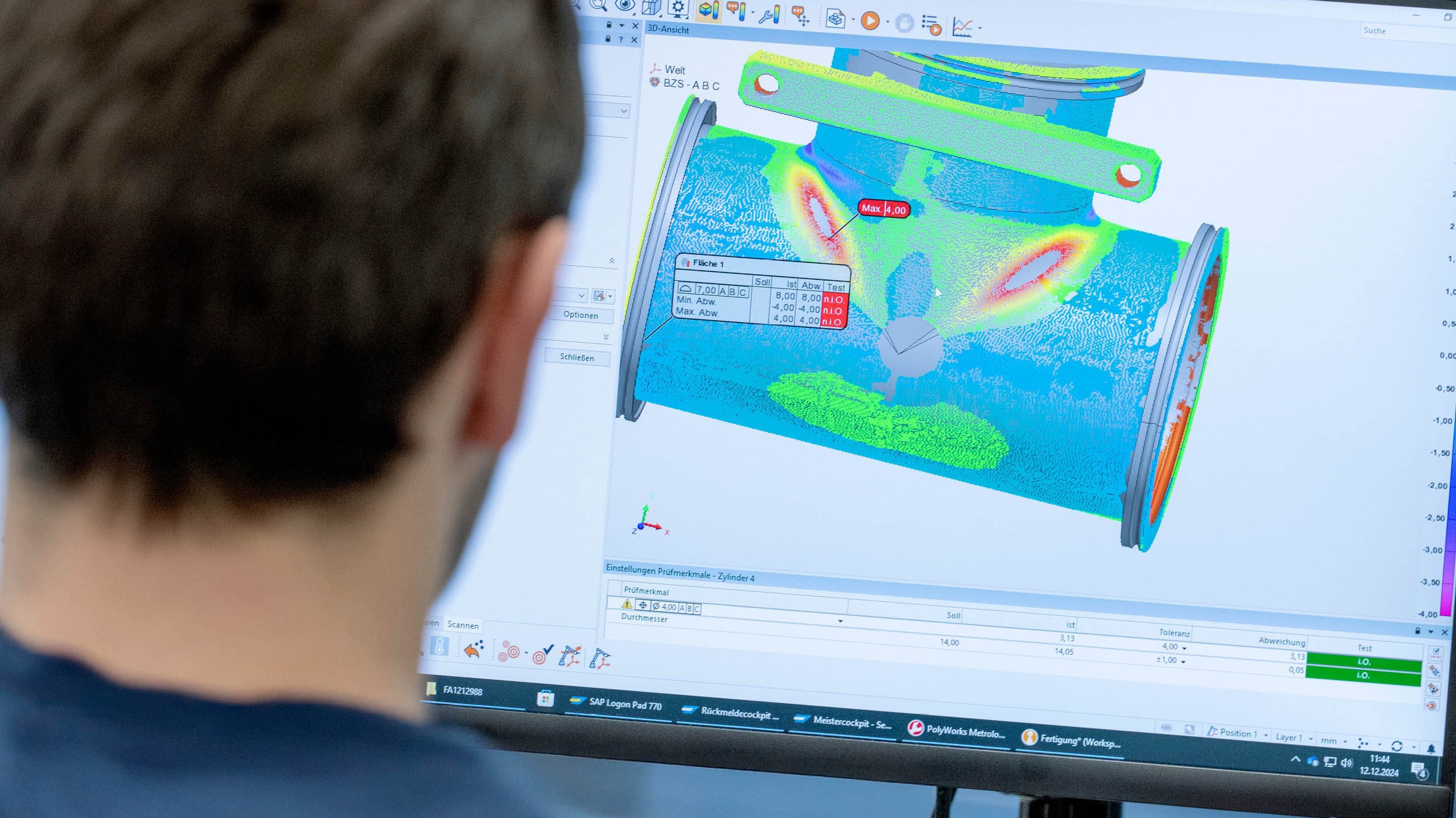 employee in front of a PC monitor with a technical drawing